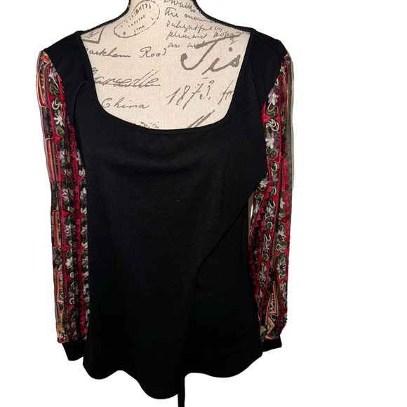 SHEIN Top - Picture 1 of 8